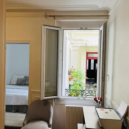 In Montmartre, Paris, Near Sacre-coeur Read Host Profile For *