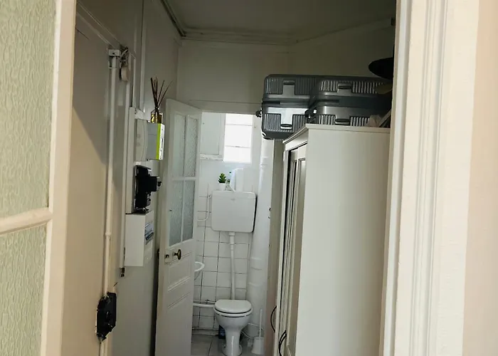 In Montmartre, Paris, Near Sacre-coeur Read Host Profile For Privatunterkunft